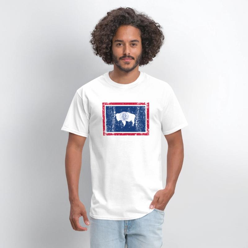 Wyoming Flag Distressed Novelty Mom